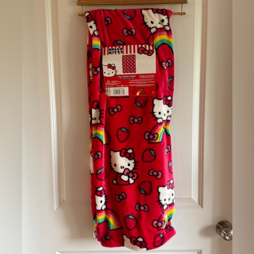 Hello‎ Kitty Pink and Red Strawberry blanket - Picture 8 of 10